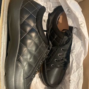 ANODYNE shoes 7 wide w/2 pk of heat moldable inserts